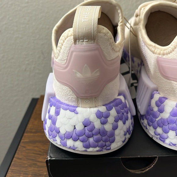NWT Adidas Originals Women's NMD_R1 Shoes - Wonder White/Purple/Lilac - GW5694 - Picture 7 of 16